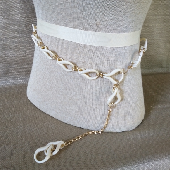 Vintage Mod 60s Lucite Chain Belt - Picture 2 of 3